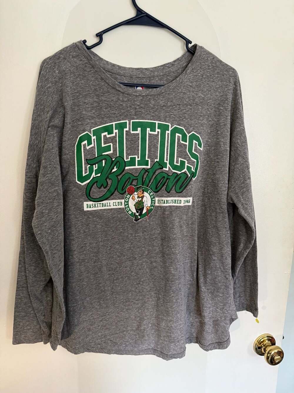 NBA Boston Celtics Women's Grey Long Sleeve Graphics T-Shirt
